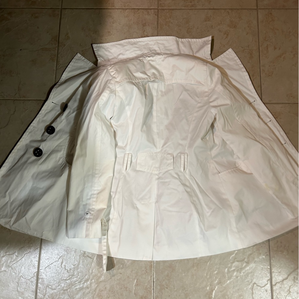 Women’s Jackets - Picture 8 of 10